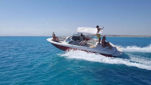 Hurghada Perjalanan Perahu Pribadi dengan Snorkeling dan Transfer