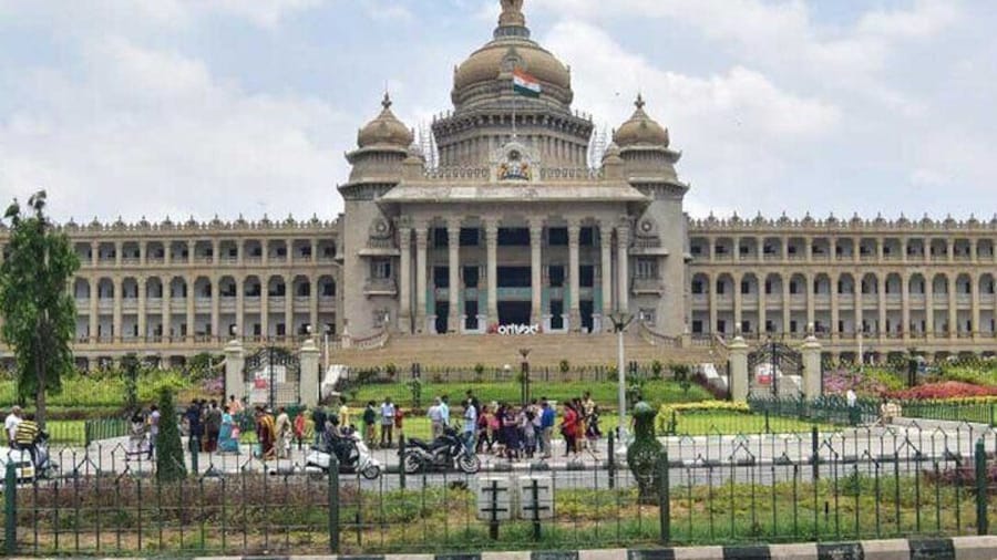 St Marks Church + Cubbon Park + Vidhana Soudha + Museum = Bangalore Royal Walk