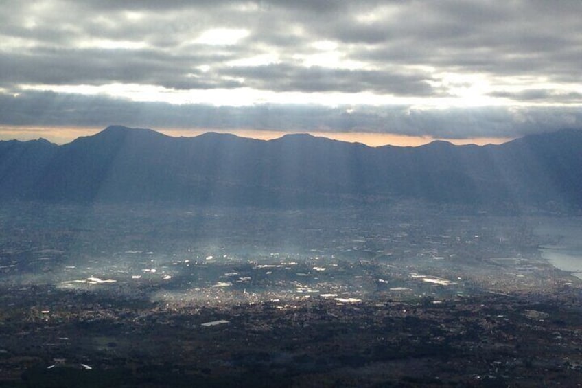 Vesuvius with VOLCANOLOGICAL GUIDE and aperitif at the top (3-Hours)