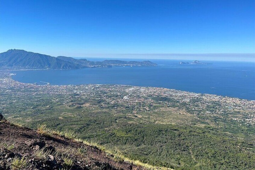 Vesuvius with Volcanological Guide and aperitif on top of the crater (3-Hours)