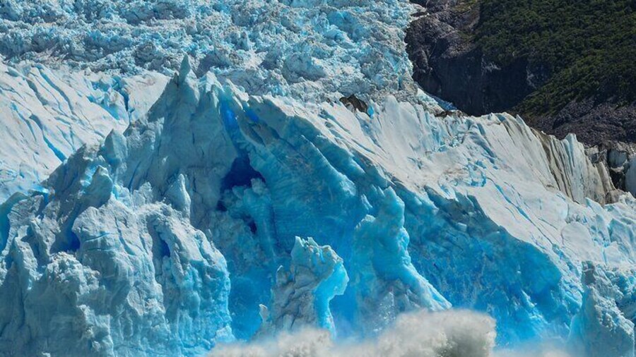 Full-Day Tour Through Glaciers Upsala and Spegazzini