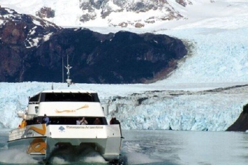 Full-Day Tour Through Glaciers Upsala and Spegazzini