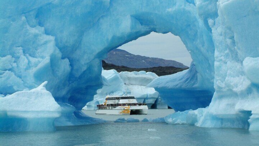 Full-Day Tour Through Glaciers Upsala and Spegazzini