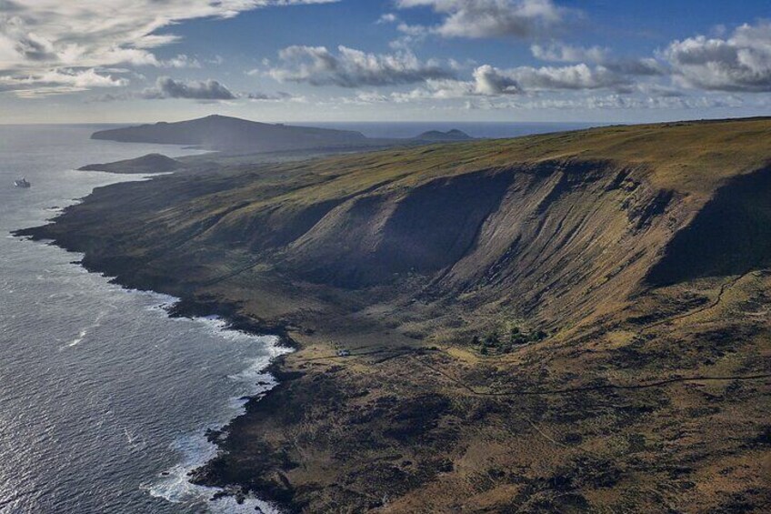 North Coast of Easter Island: Full day Private Trekking Tour