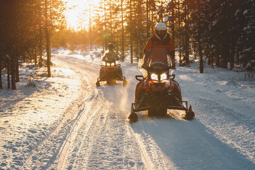 Ylläs: Snowmobile Tour to Arctic Snow Village & Snack