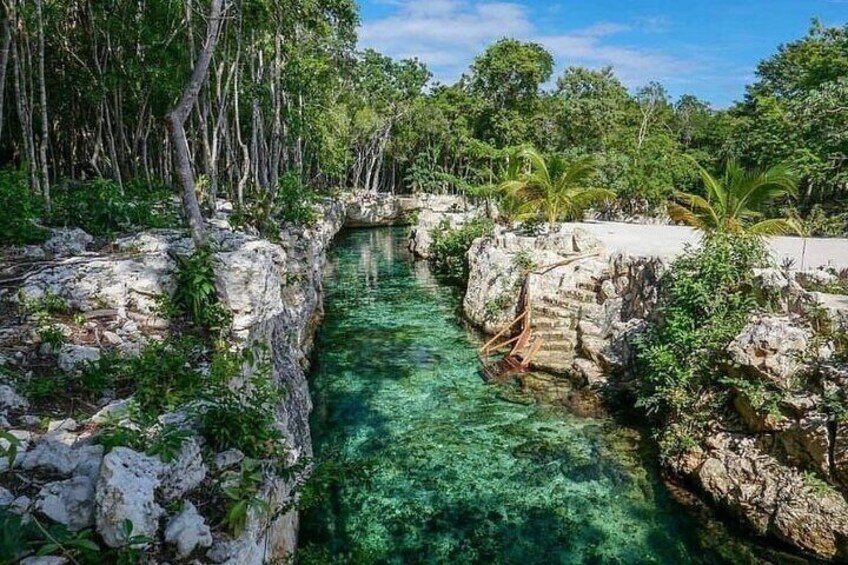 Full Day Tour to Archaeological Zone and Cenotes in Tulum