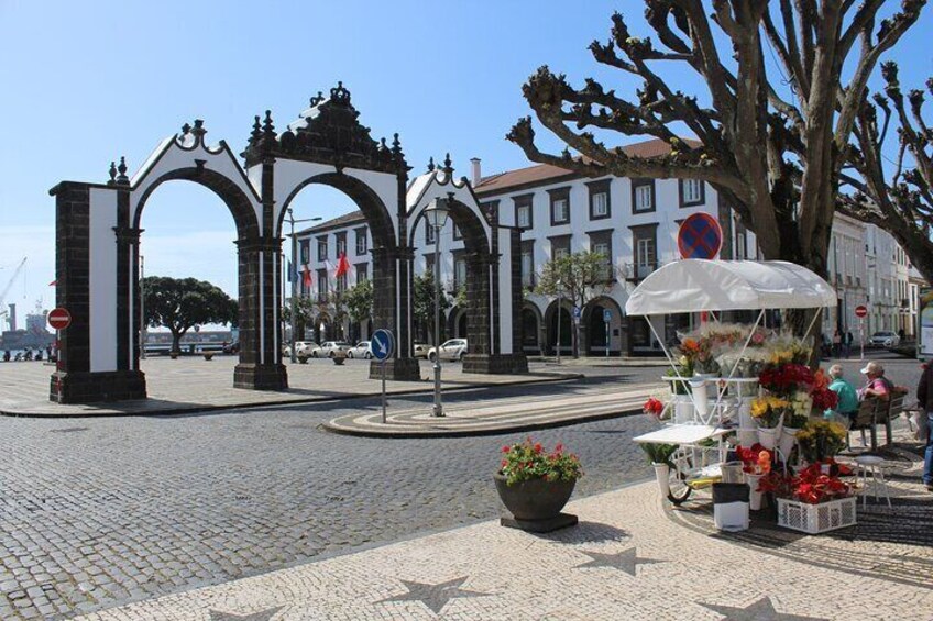 Morning Food Tour in Ponta Delgada