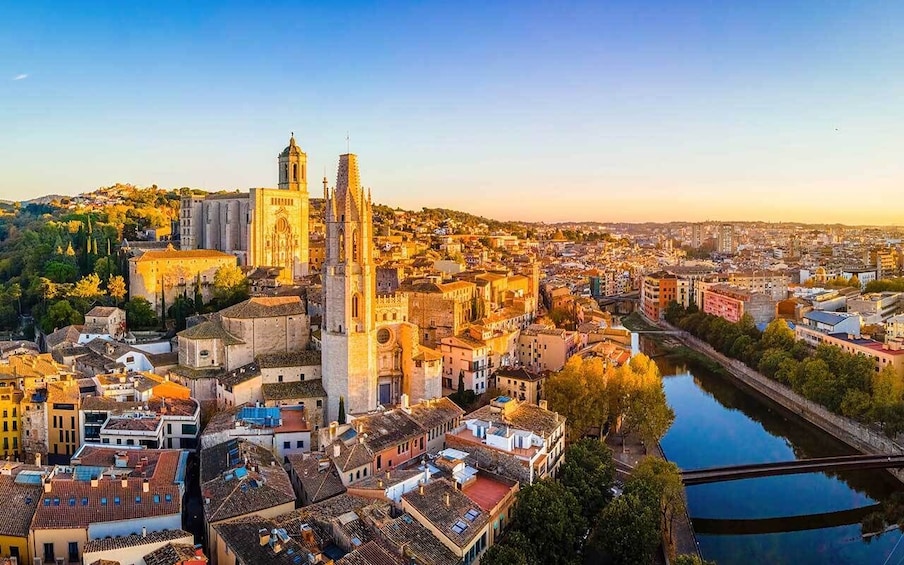 GIRONA PRIVATE CITY TOUR WITH HIGH-SPEED TRAIN FROM BARCELONA