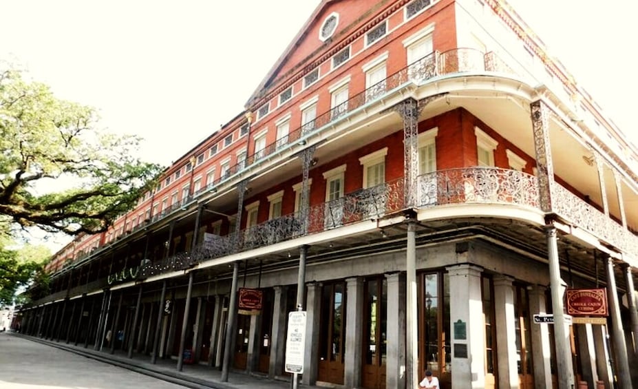 New Orleans Voodoo, French Quarter, and Burial Tour BYOB