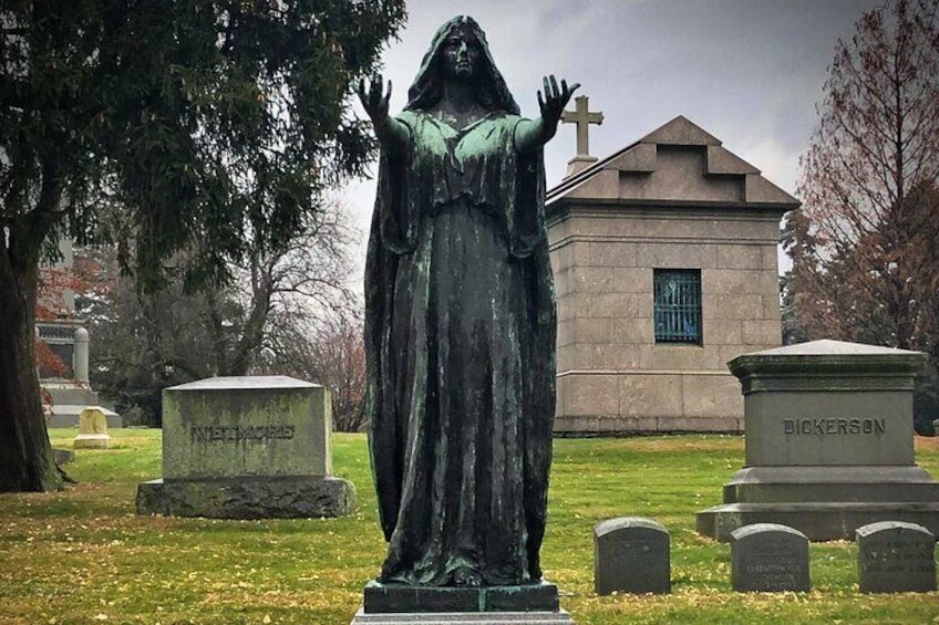 Woodlawn Cemetery: A Self-Guided Audio Tour of Gilded Age Art and Architecture