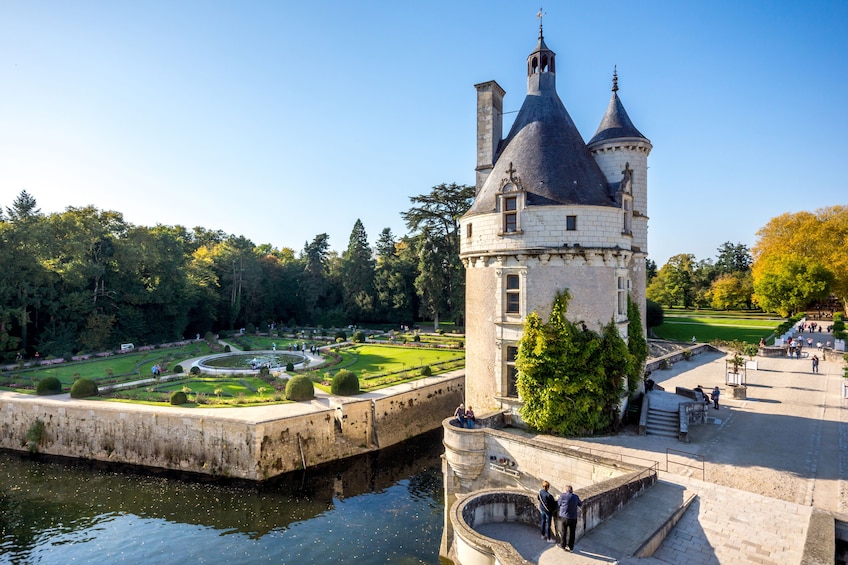 Small group half-day trip to Chenonceau Castle from Tours