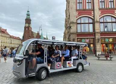 Wroclaw: Wroclaw: E-Car Tour and Audio Guide