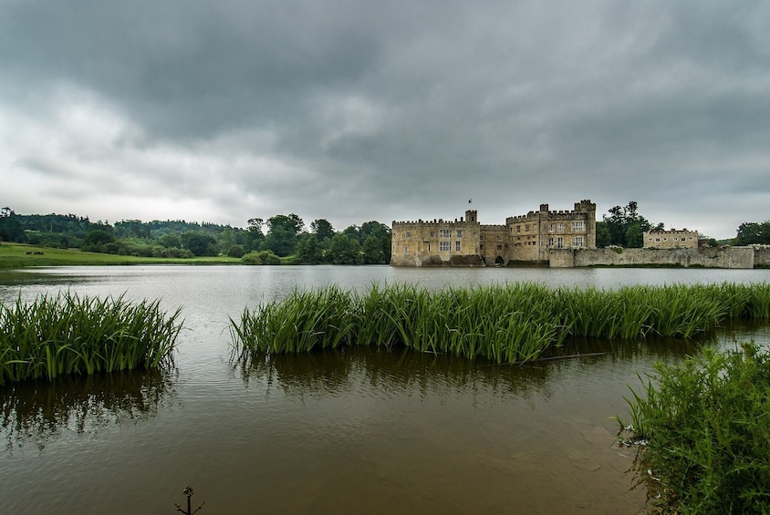 Canterbury Cathedral, Leeds Castle and Dover Castle Private Tour