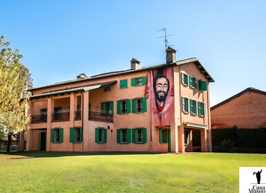 Módena: entrada a la Casa Museo Luciano Pavarotti