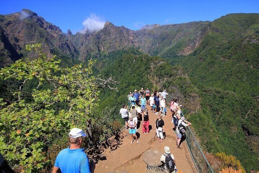 Full-Day Discovering Madeira in Off-Road Jeep Safari Guided Tour