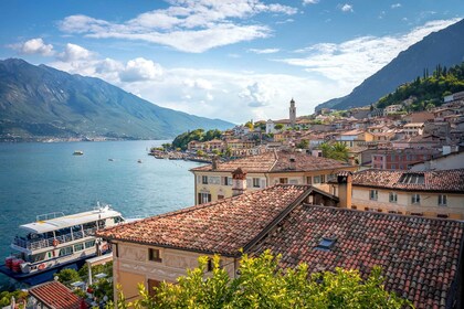 Excursión de un día por el Lago de Garda: Autobús y barco público con guía