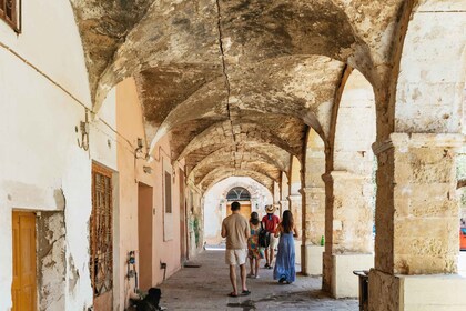 Hania: Chania: Vanhankaupungin kohokohdat Opastettu kierros katuruoan kanss...