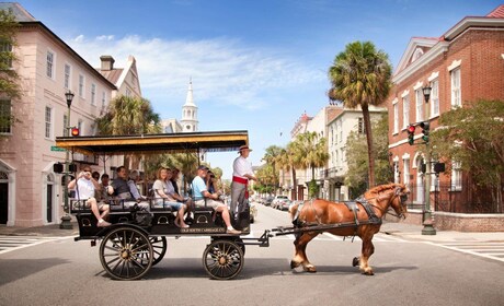 Charleston: Historical Downtown Tour by Horse-drawn Carriage