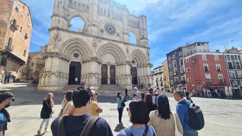 Madrid: Cuenca, Hanging Hauses and Cathedral Full-Day Trip