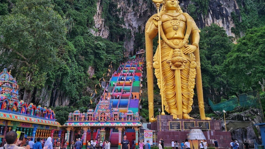 Kuala Lumpur Suburbs: Batu Caves Half-Day Tour with Pick-Up