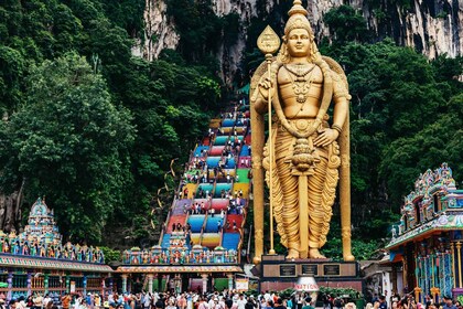 Kuala Lumpur: Suburbs and Batu Caves Half-Day Tour