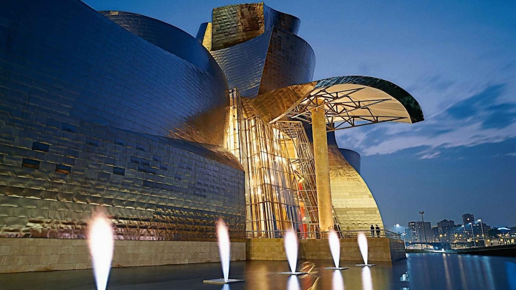 Bilbao: Boat and Walking Guided Tour with Pintxos