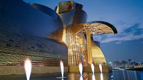 Bilbao: Boat and Walking Guided Tour with Pintxos