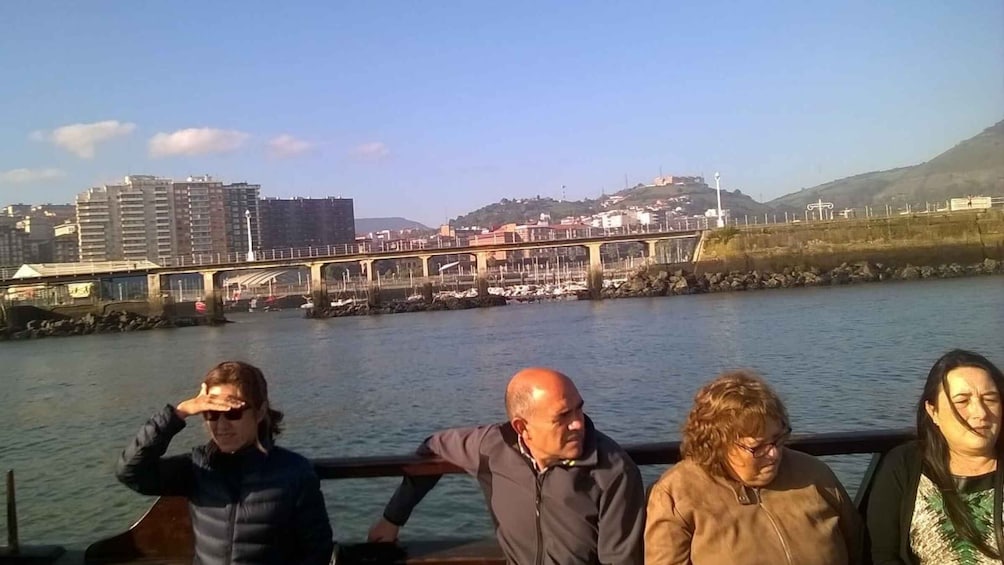 Picture 6 for Activity Bilbao: Boat and Walking Guided Tour with Pintxos