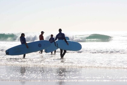 Gold Coast: Learn to Surf Experience with Lunch & Activities