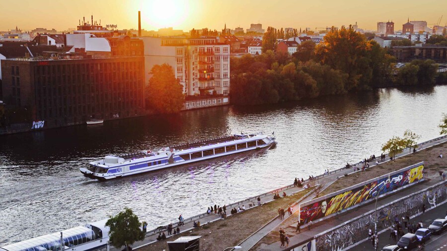 Berlin: Evening City Sightseeing Cruise