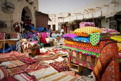 ドーハ：カタール文化ツアーと地元の食事体験