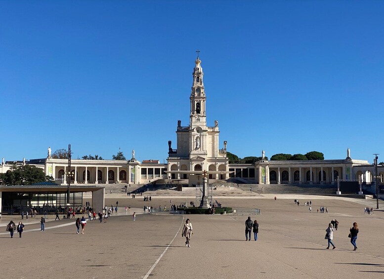 From Lisbon: Fátima, Batalha, Nazaré, and Obidos Tour by Van