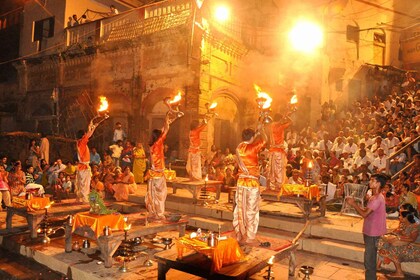 Indien: Abend Ganga Aarti mit Abendessen und privatem Transfer