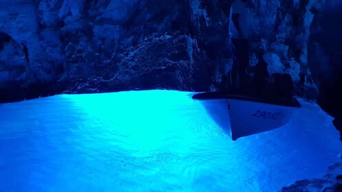 Fra Hvar: Hurtigbåttur til øya Vis og Blue Cave