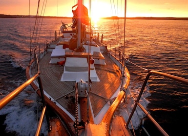 Lisbona: Giorno o tramonto su una barca a vela d'epoca