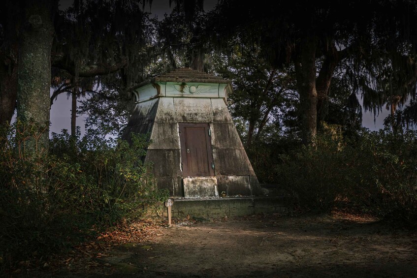 Picture 4 for Activity Savannah: Bonaventure Cemetery After-Hours Tour