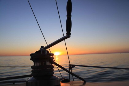 แอดิเลด: ล่องเรือ Glenelg Twilight Catamaran พร้อมเครื่องดื่ม