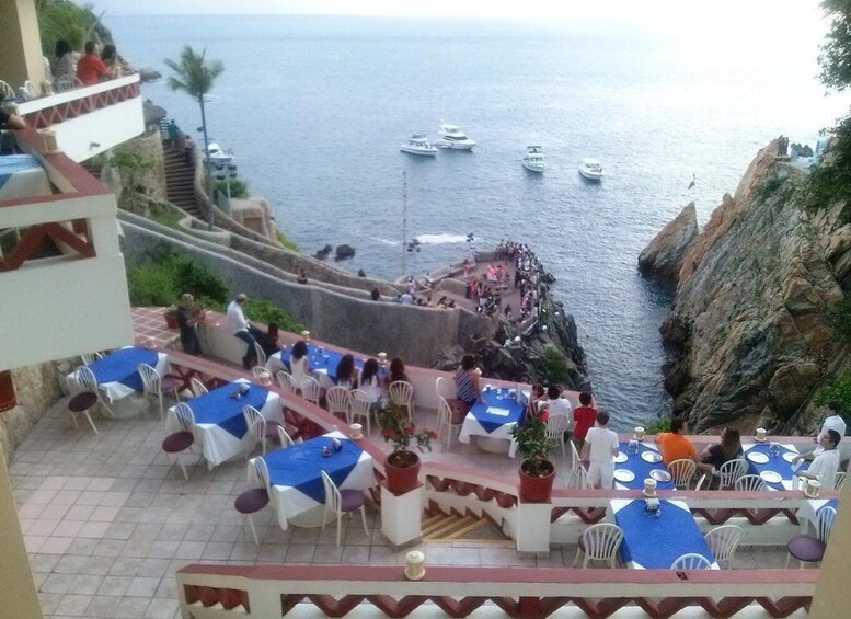 Picture 6 for Activity *Sunset High Diver Show 3Course Dinner 2 Drinks Diff Options