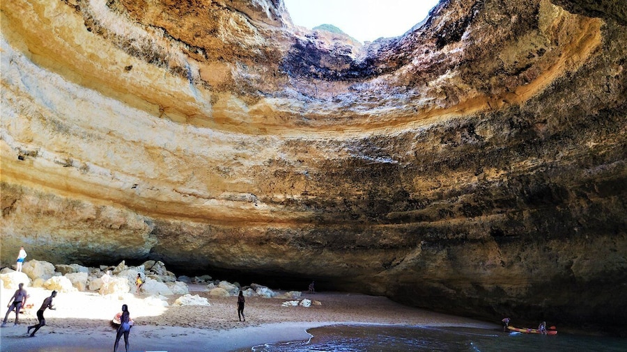 From Vilamoura: 2.5-Hour Benagil Cave and Dolphins Boat Tour