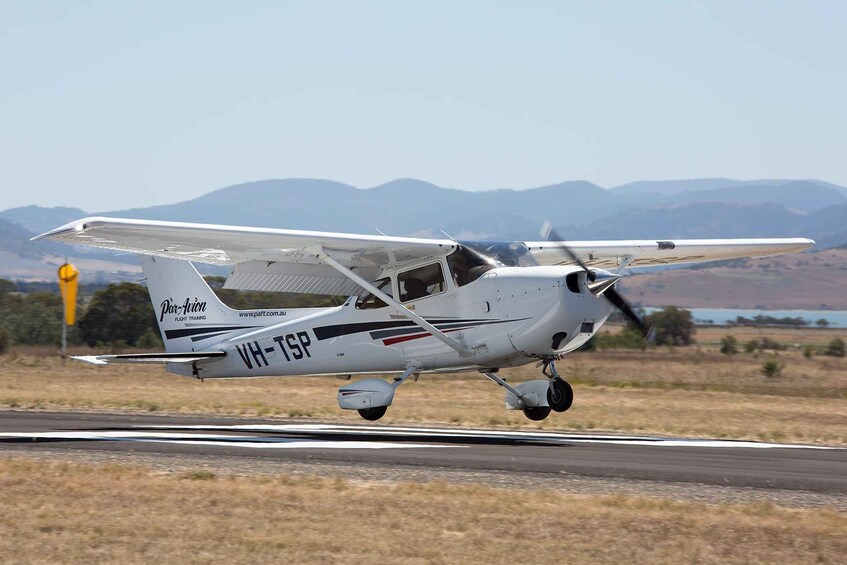 Picture 7 for Activity Hobart: Introductory Flying Lesson