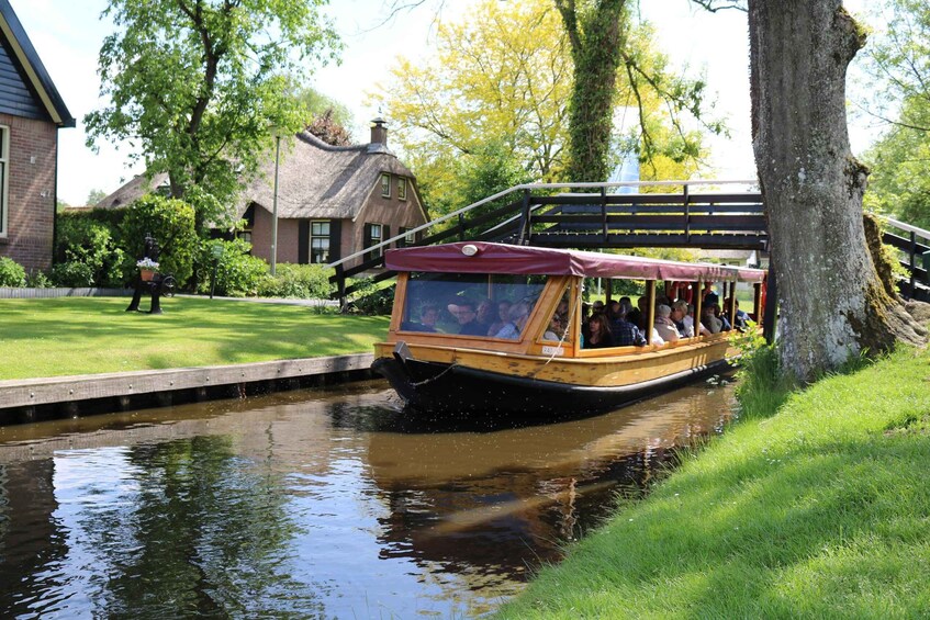 Picture 10 for Activity Giethoorn: Village & National Park Canal Cruise with Coffee