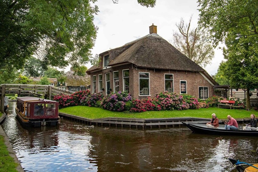 Picture 1 for Activity Giethoorn: Village & National Park Canal Cruise with Coffee