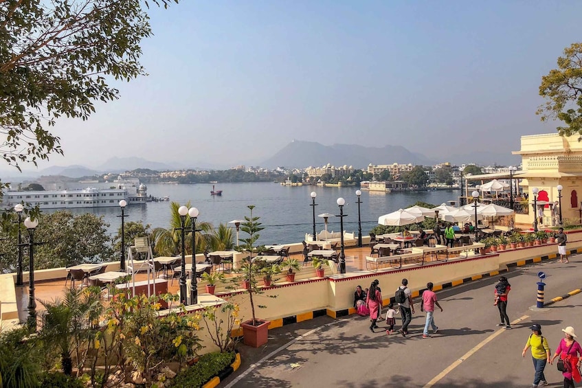 Picture 7 for Activity Udaipur: City Palace Museum Tour and Lake Pichola Boat Tour