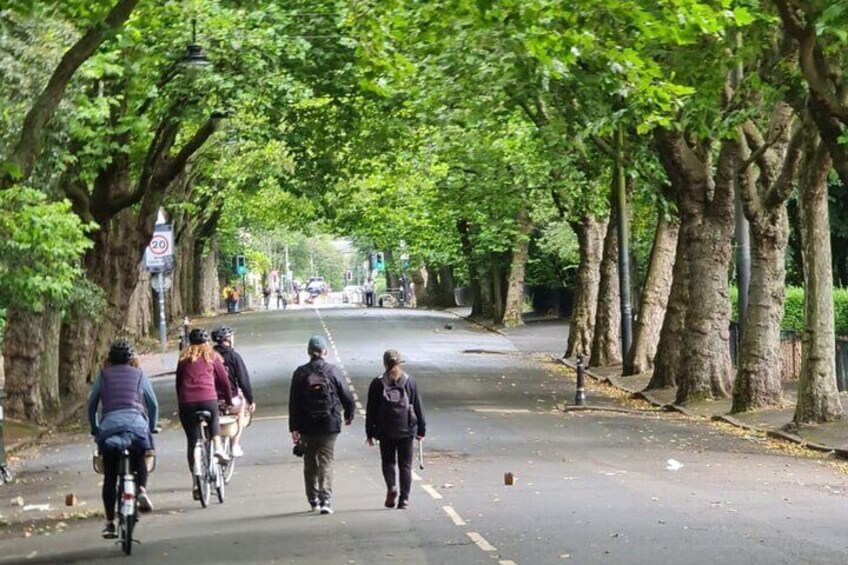 'Gallus Pedals Glasgow Bike Tour' guests enjoying the ride on Kelvin Way