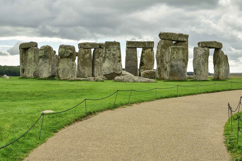 Picture 1 for Activity From London: Stonehenge Morning Day Trip with Admission