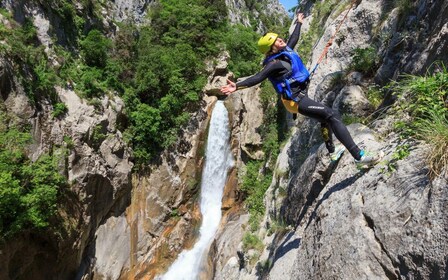 Depuis Split ou Zadvarje : Canyoning extrême sur la rivière Cetina