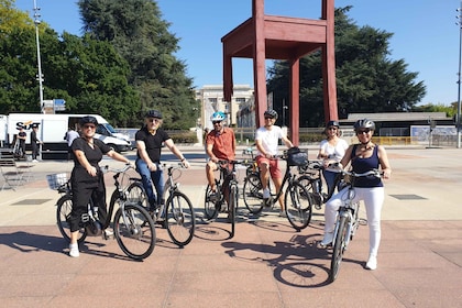 Geneva: United Nations Lake and Old Town E-Bike Tour