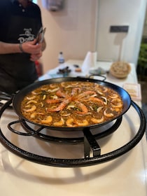 Sevilla: Paella Showcooking Experience