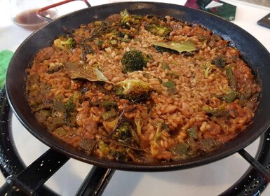 Sevilla: Experiencia de cocinar paella en una azotea