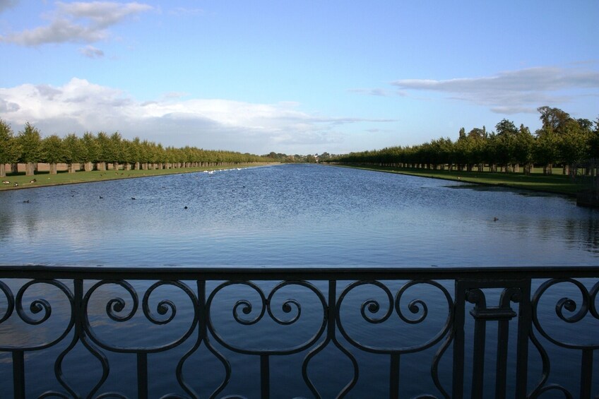 Hampton Court Palace in Private Tour including passes